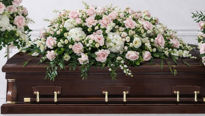 Hommage rosé (composition pour cercueil)
